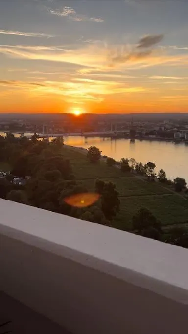 Axa-Tower Apartment Cologne