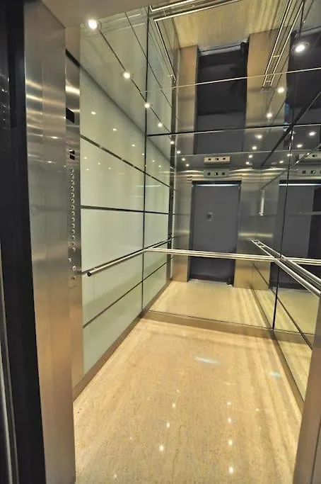 Axa-Tower Apartment Köln